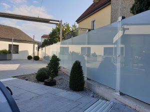 Sichtschutzlösung Sicherheitsglas mit Glass-Clips